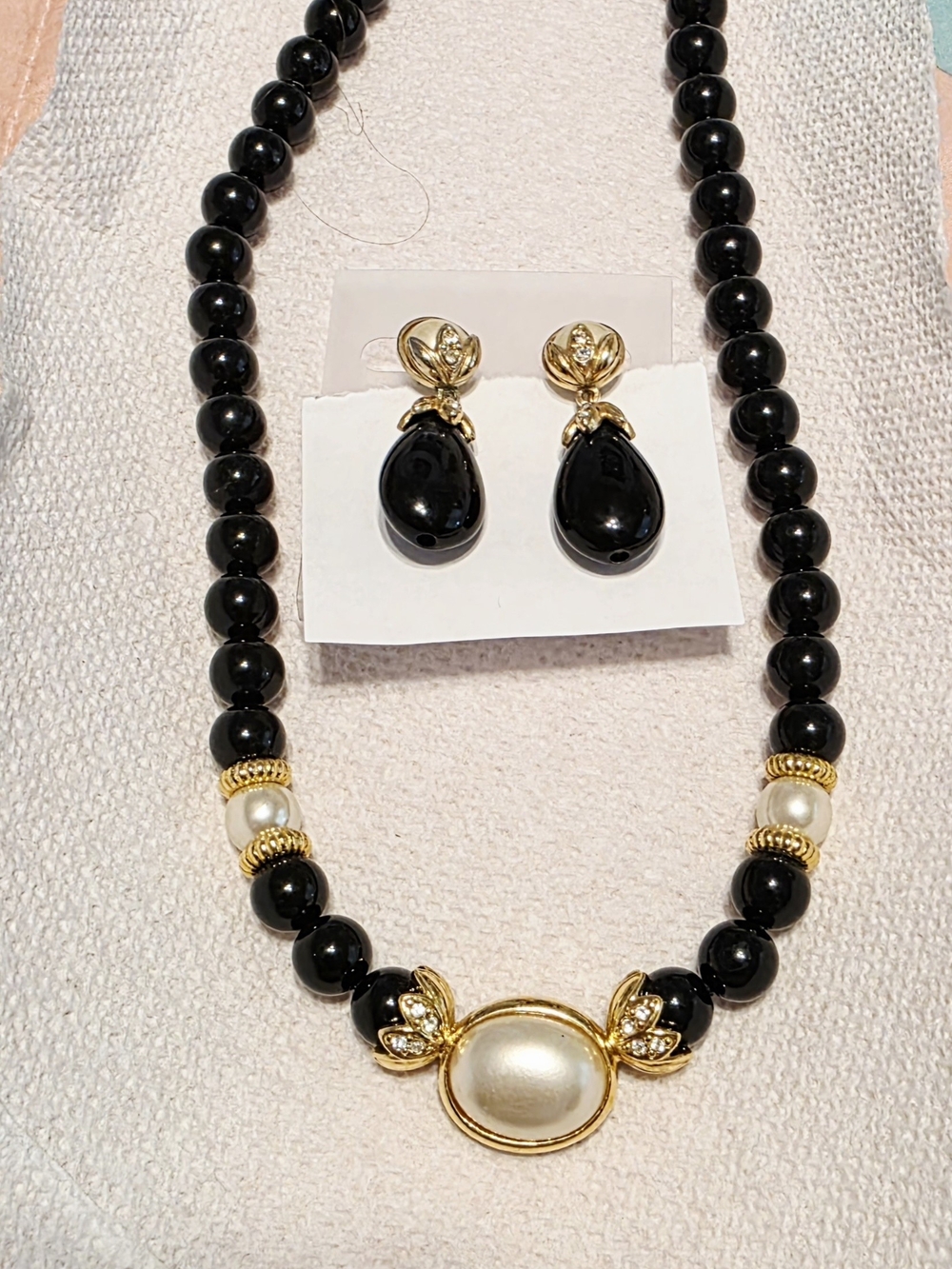 Gorgeous Vintage Avon Black Bead & Faux Pearl Jewelry Set